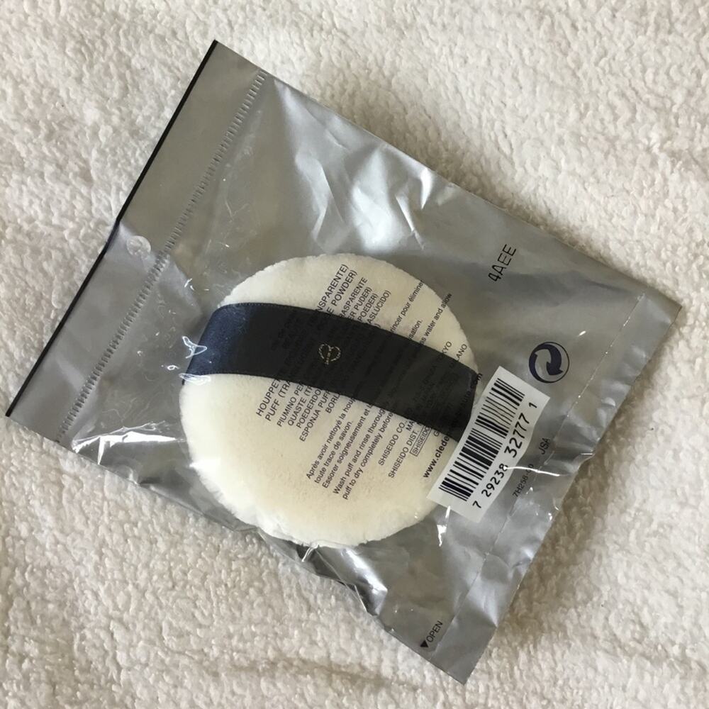 Clé de Peau Beauté Translucent Loose Powder Puff - Picture 2 of 8